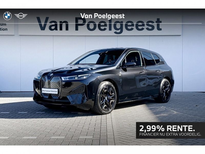 Saphirschwarz metallic (zwart metallic) Gebruikt 2024 BMW iX Executive SUV | € 84.900 (Goede deal) - Afbeelding 1/4
