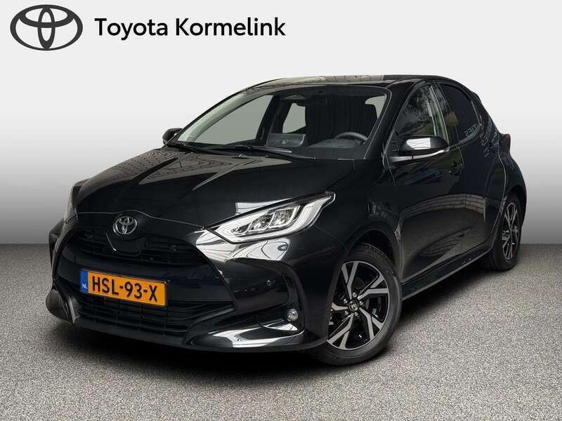 Zwart, metallic lak Nieuw 2025 Toyota Yaris Hybrid Comfort Hatchback | € 32.950 - Afbeelding 1/4