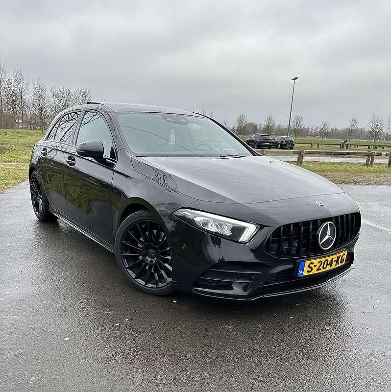 Zwart Gebruikt 2019 Mercedes A220 AMG line Stationwagen | € 21.500 (Super prijs) - Afbeelding 1/4