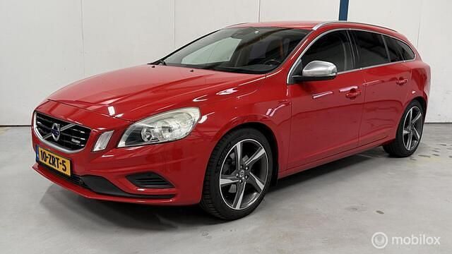 Rood Gebruikt 2013 Volvo V60 R-Design Stationwagen | € 9.945 (Eerlijke prijs) - Afbeelding 1/4