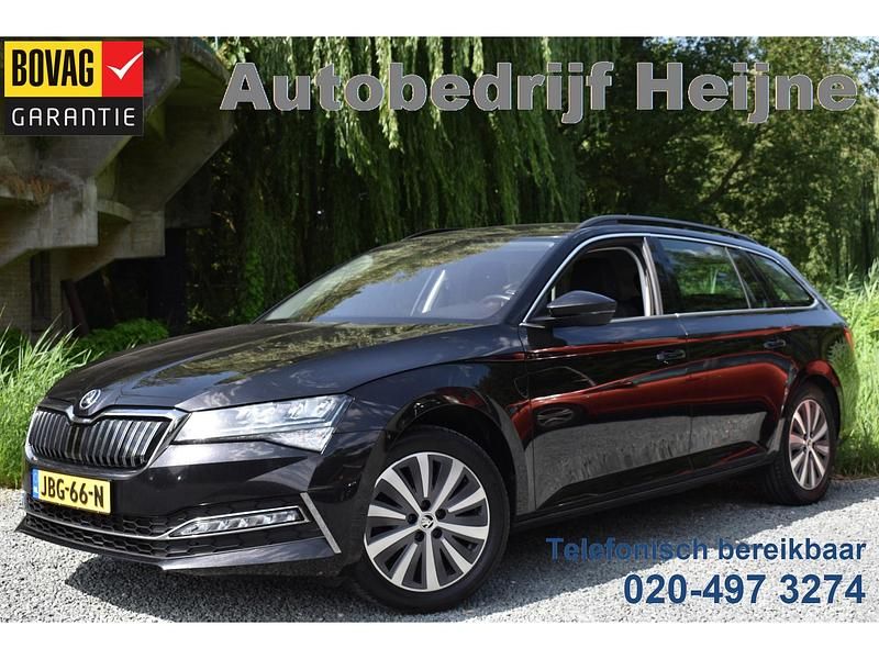 Zwart Gebruikt 2022 Skoda Superb Business Line Stationwagen | € 25.945 (Goede deal) - Afbeelding 1/4