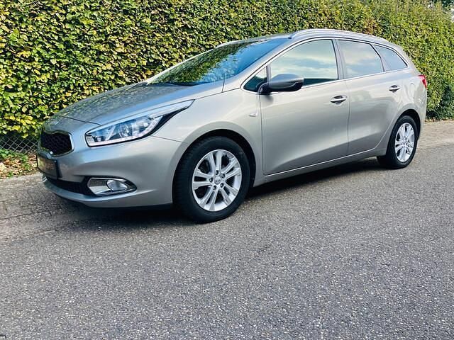 Grijs Gebruikt 2013 Kia Ceed Sportswagon Stationwagen | € 9.585 (Eerlijke prijs) - Afbeelding 1/4