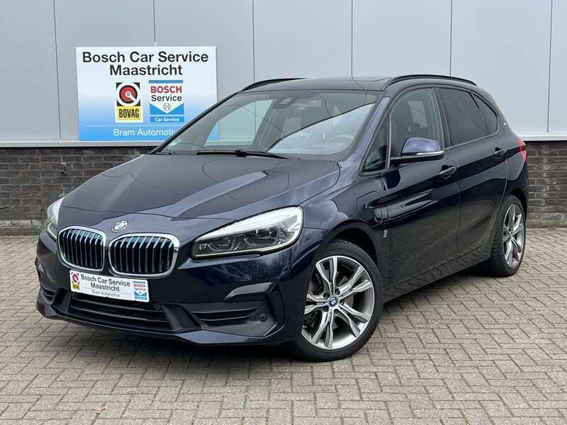 Blauw, metallic lak Gebruikt 2019 BMW 225 Active Tourer iPerformance MPV | € 20.994 (Eerlijke prijs) - Afbeelding 1/4