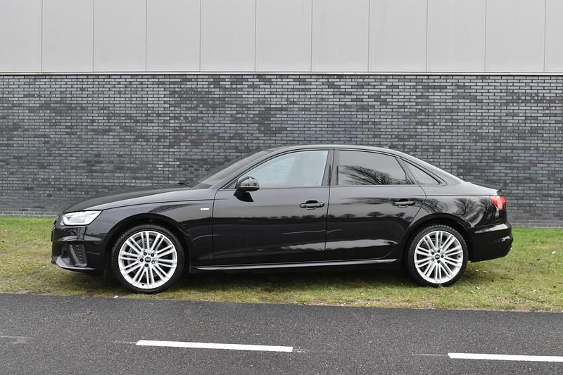 Occasion Audi A4 S-Line 2023 Zwart Sedan