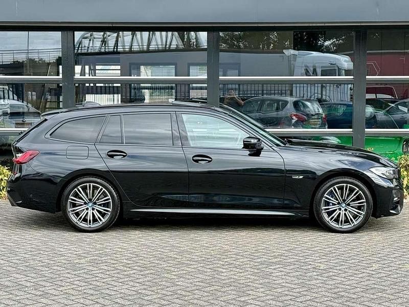 Occasion BMW 330e Executive 292 PK (214 kW) 2022 Zwart Stationwagen