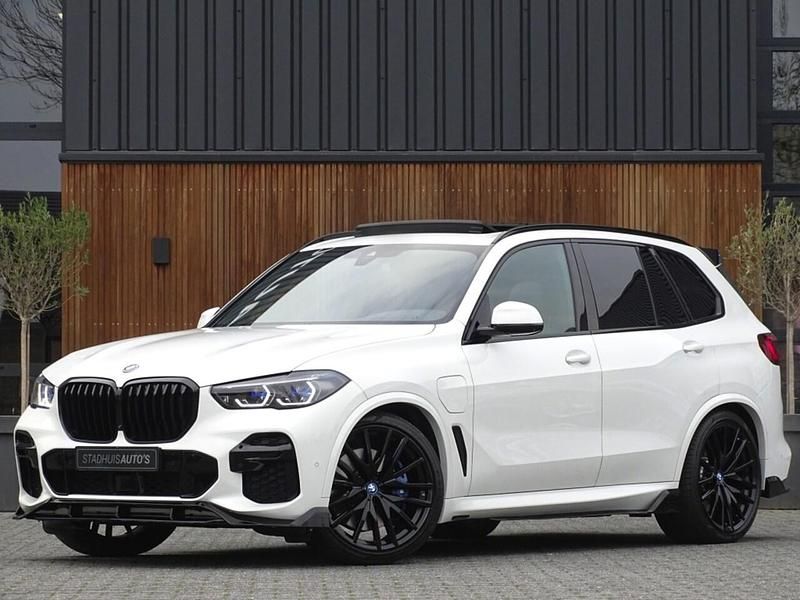 Wit Gebruikt 2022 BMW X5 M Sport SUV | € 67.995 (Eerlijke prijs) - Afbeelding 1/4