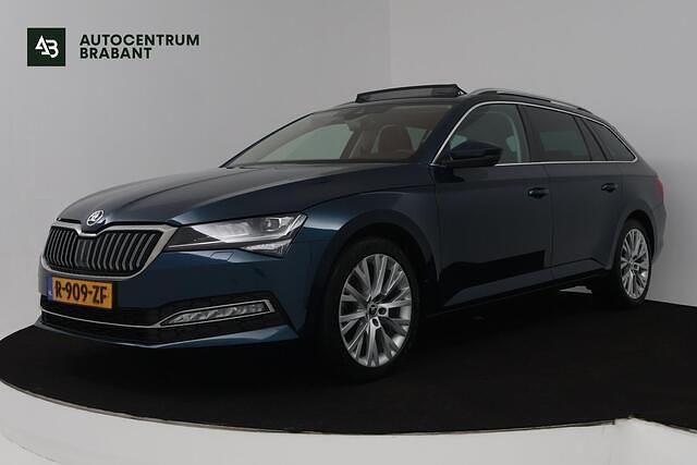 Blauw Occasion 2023 Skoda Superb Business Line Stationwagen | € 22.945 - Afbeelding 1/4