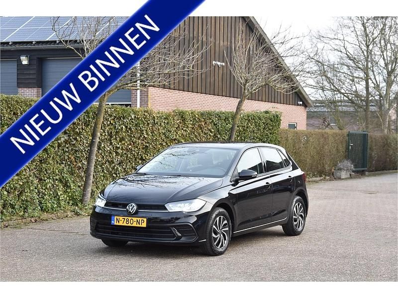 Zwart Occasion 2021 VW Polo Life Hatchback | € 15.600 (Eerlijke prijs) - Afbeelding 1/3