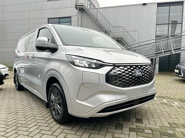 Grijs Nieuw 2025 Ford E-Transit Sport Van | € 42.950 (Super prijs) - Afbeelding 1/4