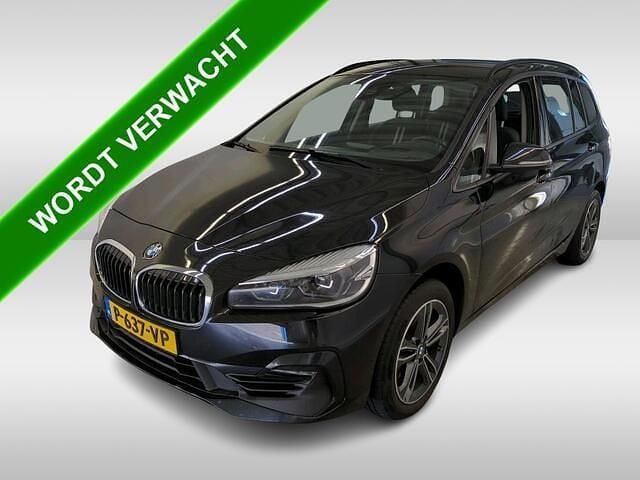 Zwart Gebruikt 2022 BMW 216 Sport Line Stationwagen | € 21.990 (Eerlijke prijs) - Afbeelding 1/3