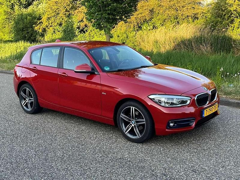 Rood Gebruikt 2016 BMW 116 Sport Line Hatchback | € 12.295 (Goede deal) - Afbeelding 1/4