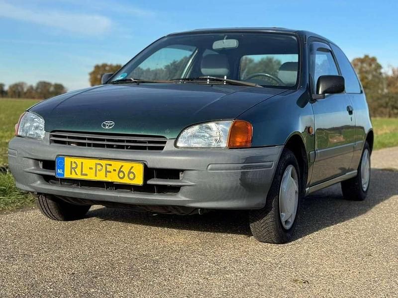 Groen Occasion 1997 Toyota Starlet Hatchback | € 1.000 (Goede deal) - Afbeelding 1/4