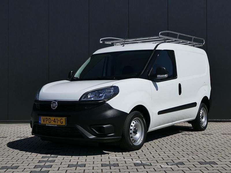 Wit Gebruikt 2022 Fiat Doblò MPV | € 10.950 (Eerlijke prijs) - Afbeelding 1/4