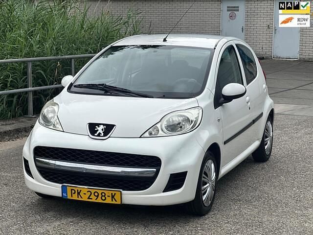 Wit Gebruikt 2011 Peugeot 107 Hatchback | € 2.750 (Eerlijke prijs) - Afbeelding 1/4