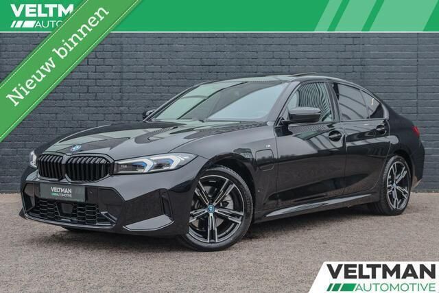 Zwart Gebruikt 2024 BMW 330 M Sport Sedan | € 48.495 (Goede deal) - Afbeelding 1/4