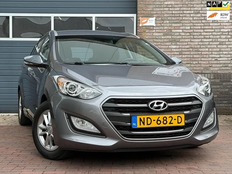 Grijs Gebruikt 2017 Hyundai i30 Edition Stationwagen | € 12.940 - Afbeelding 1/4