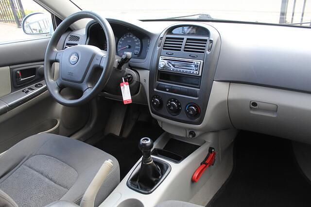Occasion Kia Cerato LX 105 PK (77 kW) 2006 Blauw Hatchback