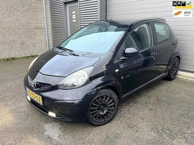 Zwart Occasion 2006 Toyota Aygo Sport Hatchback | € 1.500 (Eerlijke prijs) - Afbeelding 1/4