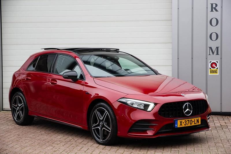 Occasion Mercedes A250 AMG 160 PK (117 kW) 2023 Rood Hatchback