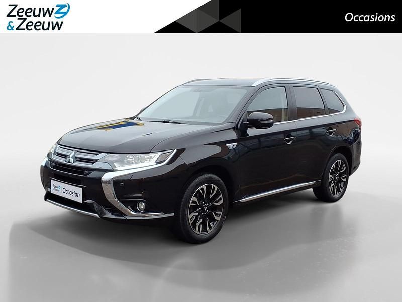 Zwart Occasion 2016 Mitsubishi Outlander P-HEV Edition SUV | € 17.995 (Eerlijke prijs) - Afbeelding 1/4