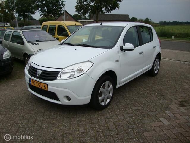 Wit Gebruikt 2012 Dacia Sandero Hatchback | € 2.950 (Eerlijke prijs) - Afbeelding 1/4