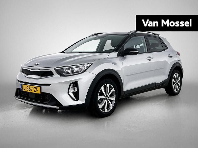 Grijs Occasion 2020 Kia Stonic SUV | € 15.445 (Eerlijke prijs) - Afbeelding 1/4