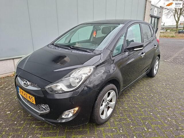 Zwart (metallic) Gebruikt 2012 Hyundai ix20 Hatchback | € 4.975 (Super prijs) - Afbeelding 1/4