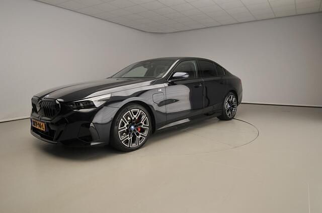 Zwart Gebruikt 2025 BMW 530e M Sport Sedan | € 67.900 - Afbeelding 1/4