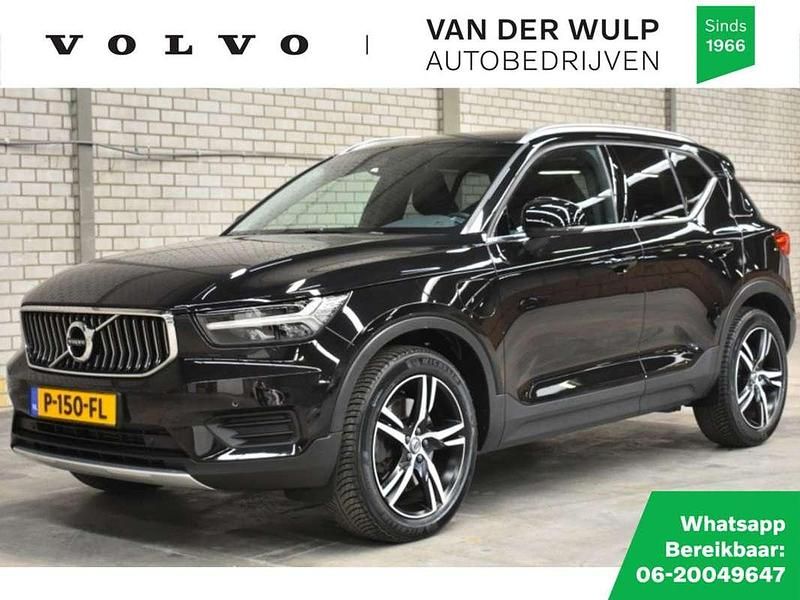 Zwart Gebruikt 2022 Volvo XC40 Inscription SUV | € 32.500 (Eerlijke prijs) - Afbeelding 1/4