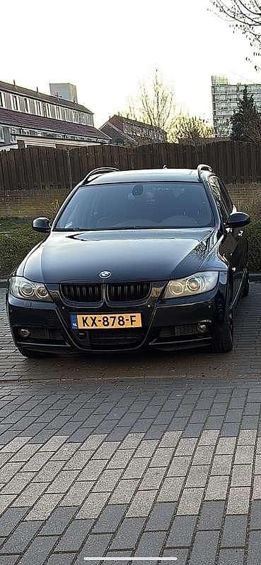 Zwart Gebruikt 2006 BMW 325 Executive Stationwagen | € 8.000 (Duur) - Afbeelding 1/4