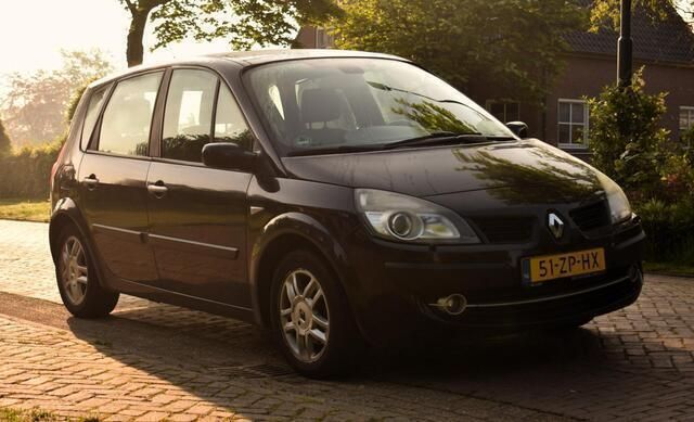 Zwart Gebruikt 2008 Renault Scénic II MPV | € 2.450 (Iets duurder) - Afbeelding 1/4