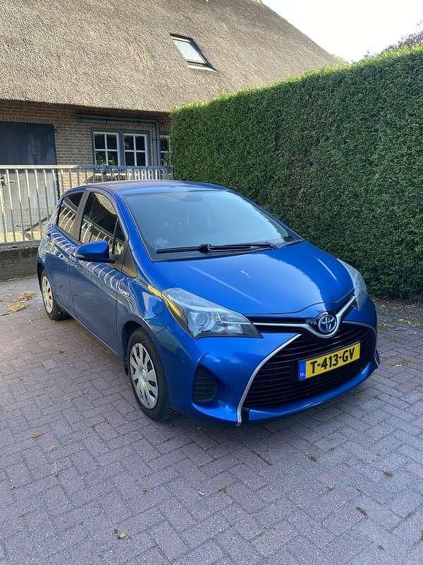 Blauw Gebruikt 2017 Toyota Yaris Hybrid Hatchback | € 12.000 (Goede deal) - Afbeelding 1/4