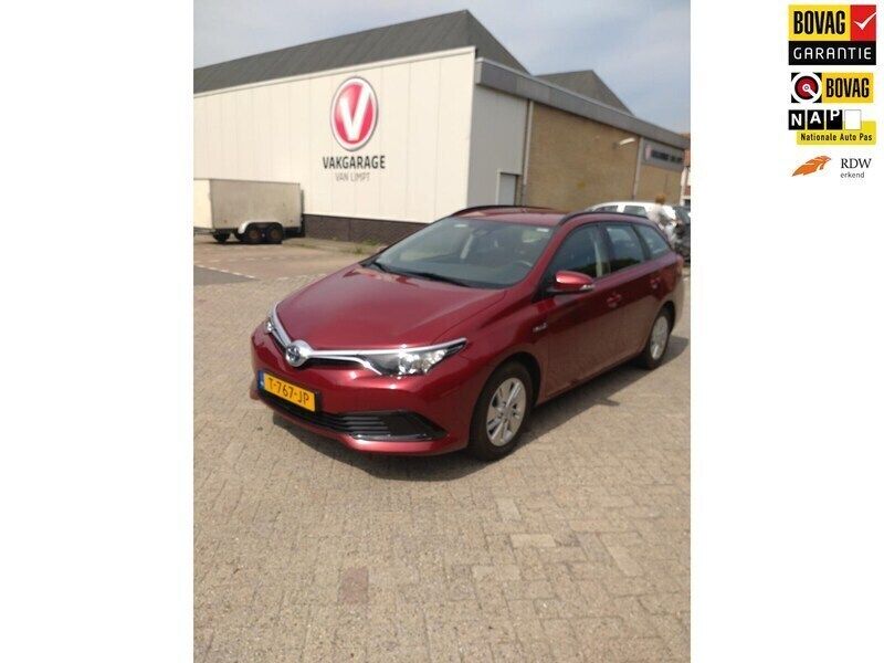 Rood Gebruikt 2018 Toyota Auris Stationwagen | € 17.950 (Eerlijke prijs) - Afbeelding 1/4