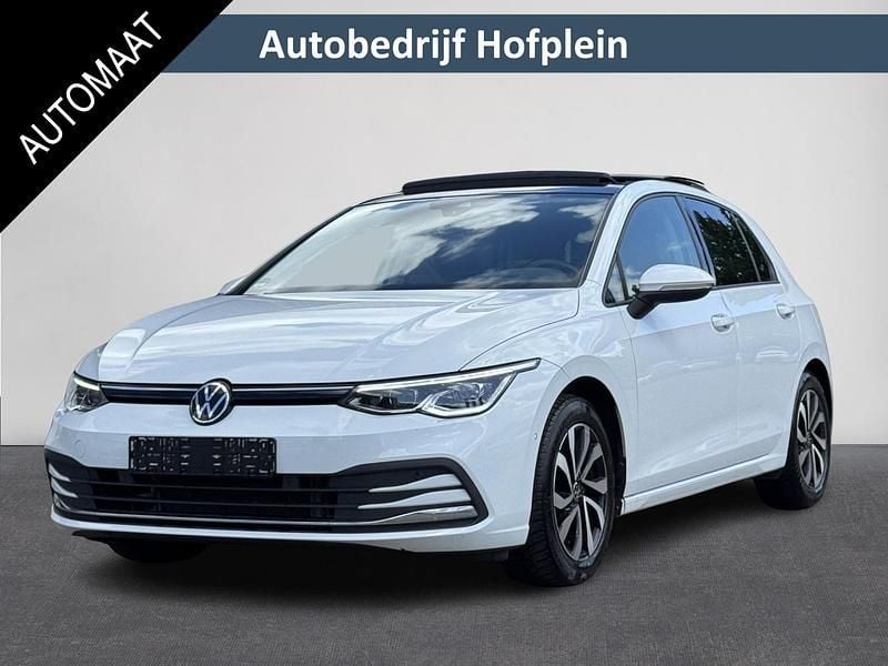 Wit Gebruikt 2022 VW Golf VIII Active Hatchback | € 27.900 (Eerlijke prijs) - Afbeelding 1/4