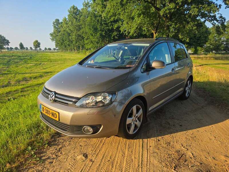 Bruin Gebruikt 2010 VW Golf Plus Team MPV | € 5.500 (Eerlijke prijs) - Afbeelding 1/4