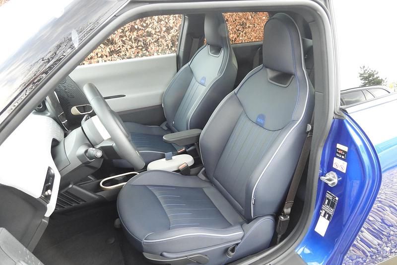 Occasion Mini Cooper Favoured 135 kW (184 PK) 2025 Blauw (metallic) Hatchback