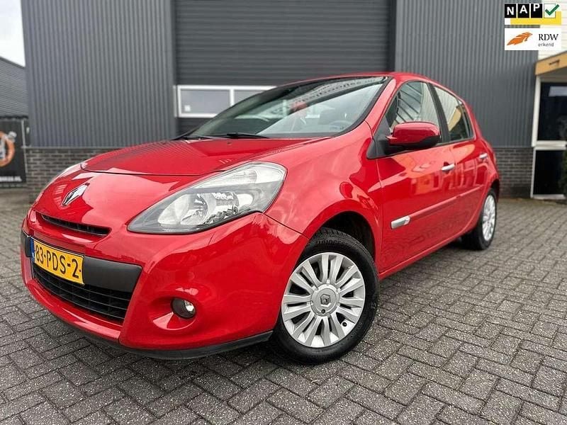Rood Gebruikt 2011 Renault Clio II Collection Hatchback | € 3.999 (Eerlijke prijs) - Afbeelding 1/4