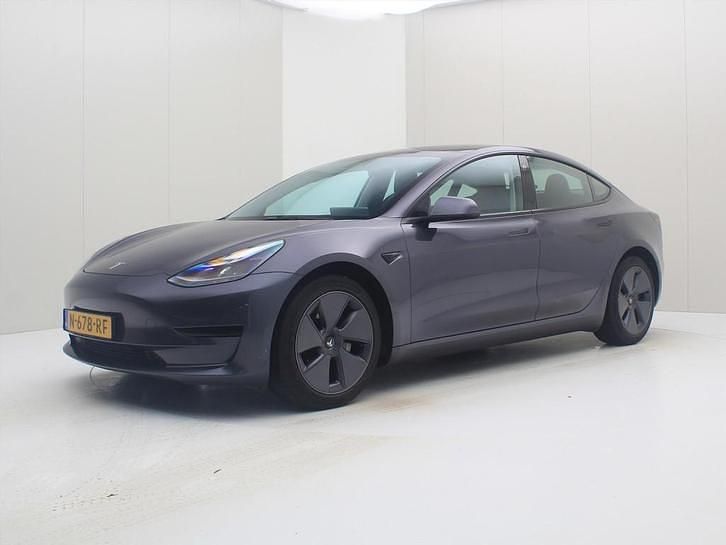 Grijs Gebruikt 2021 Tesla Model 3 Standard Range Sedan | € 23.700 (Eerlijke prijs) - Afbeelding 1/4