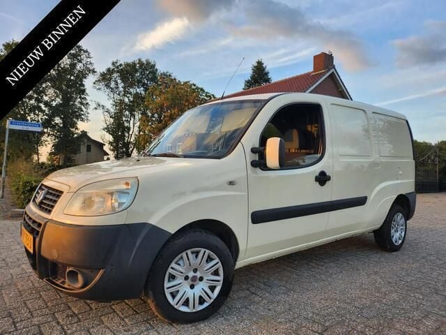 Beige Gebruikt 2009 Fiat Doblò MPV | € 5.795 (Duur) - Afbeelding 1/4