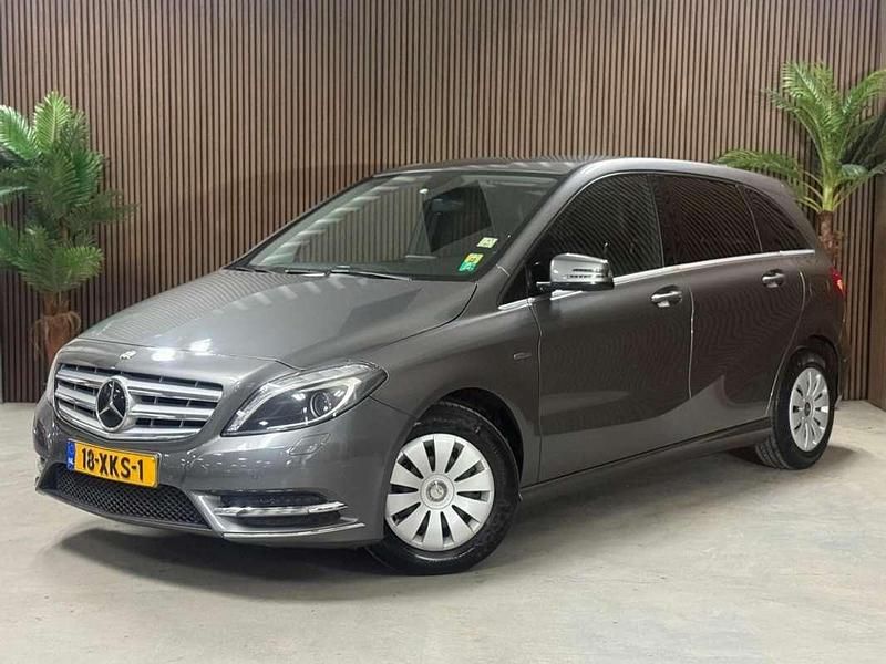 Grijs Gebruikt 2012 Mercedes B180 Ambition MPV | € 6.750 (Goede deal) - Afbeelding 1/4