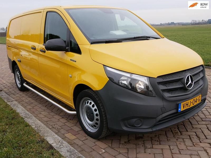 Geel Occasion 2020 Mercedes e-Vito MPV | € 6.499 (Duur) - Afbeelding 1/3