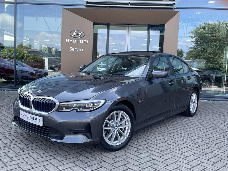 Grijs Gebruikt 2022 BMW 330 Sedan | € 28.800 (Super prijs) - Afbeelding 1/4
