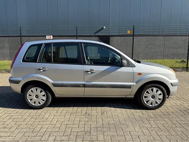 Occasion Ford Fusion 80 PK (58 kW) 2006 Grijs Hatchback