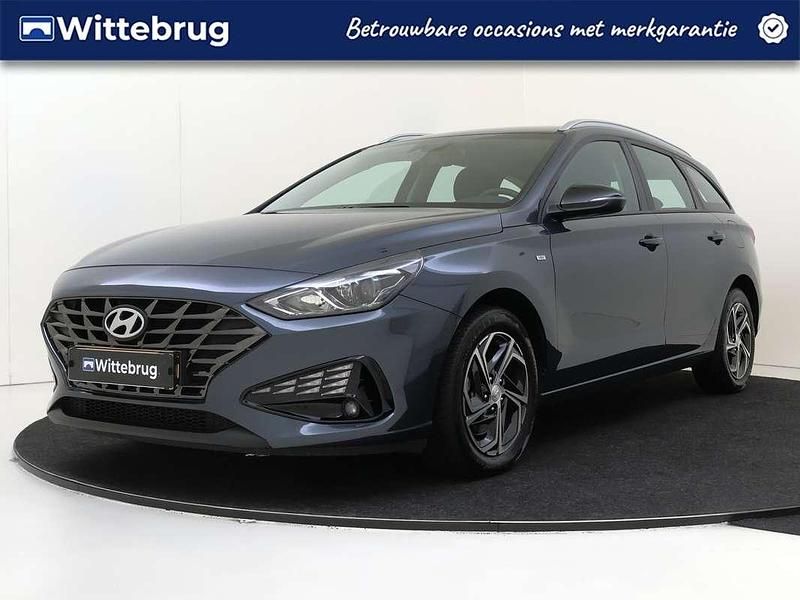 Blauw (metallic) Occasion 2023 Hyundai i30 Comfort Stationwagen | € 19.925 (Eerlijke prijs) - Afbeelding 1/3