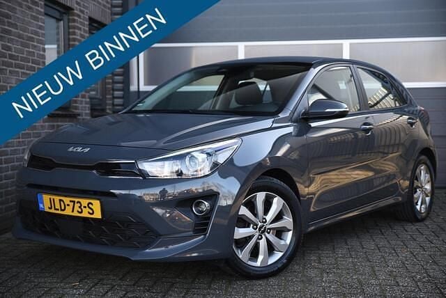 Grijs Occasion 2022 Kia Rio Vision Hatchback | € 14.990 (Eerlijke prijs) - Afbeelding 1/4