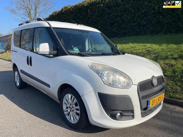 Wit Gebruikt 2010 Fiat Doblò Emotion MPV | € 4.499 (Iets duurder) - Afbeelding 1/4
