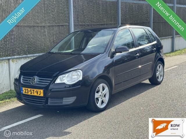 Zwart Gebruikt 2006 VW Polo Comfortline Hatchback | € 3.550 (Eerlijke prijs) - Afbeelding 1/4