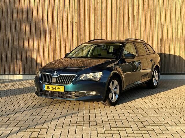 Blauw Gebruikt 2016 Skoda Superb Business Line Stationwagen | € 7.499 - Afbeelding 1/4