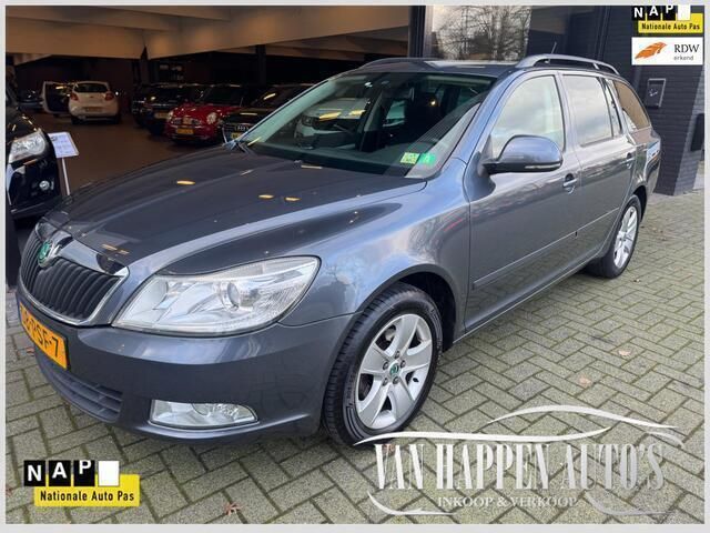 Grijs, metallic lak Gebruikt 2011 Skoda Octavia Business Line Stationwagen | € 3.450 (Iets duurder) - Afbeelding 1/4