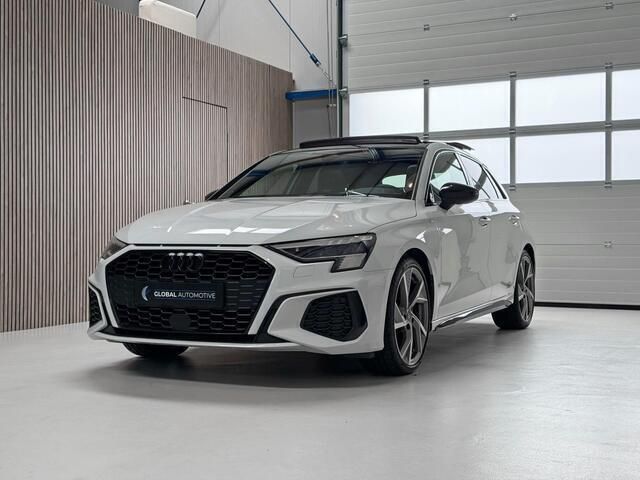 Wit Gebruikt 2020 Audi A3 Sportback S-Line Hatchback | € 32.990 - Afbeelding 1/4